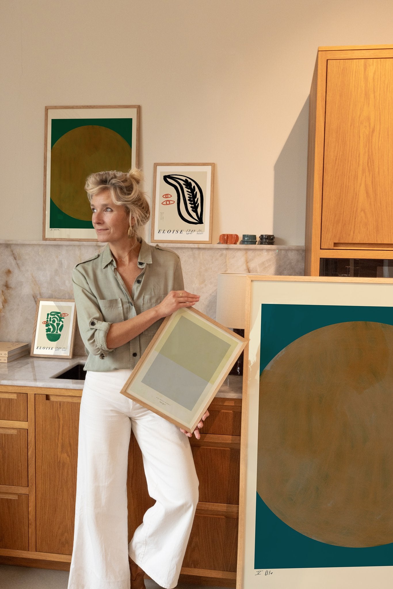 Grøn, harmonisk sammensætning med kunstplakater af Das Rotes Rabbit