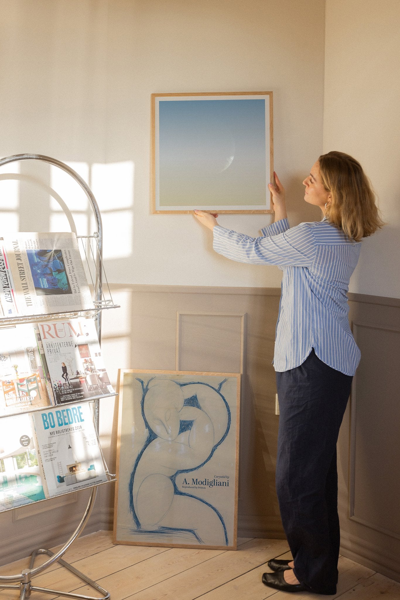 Bläuliche Komposition von Kunstpostern