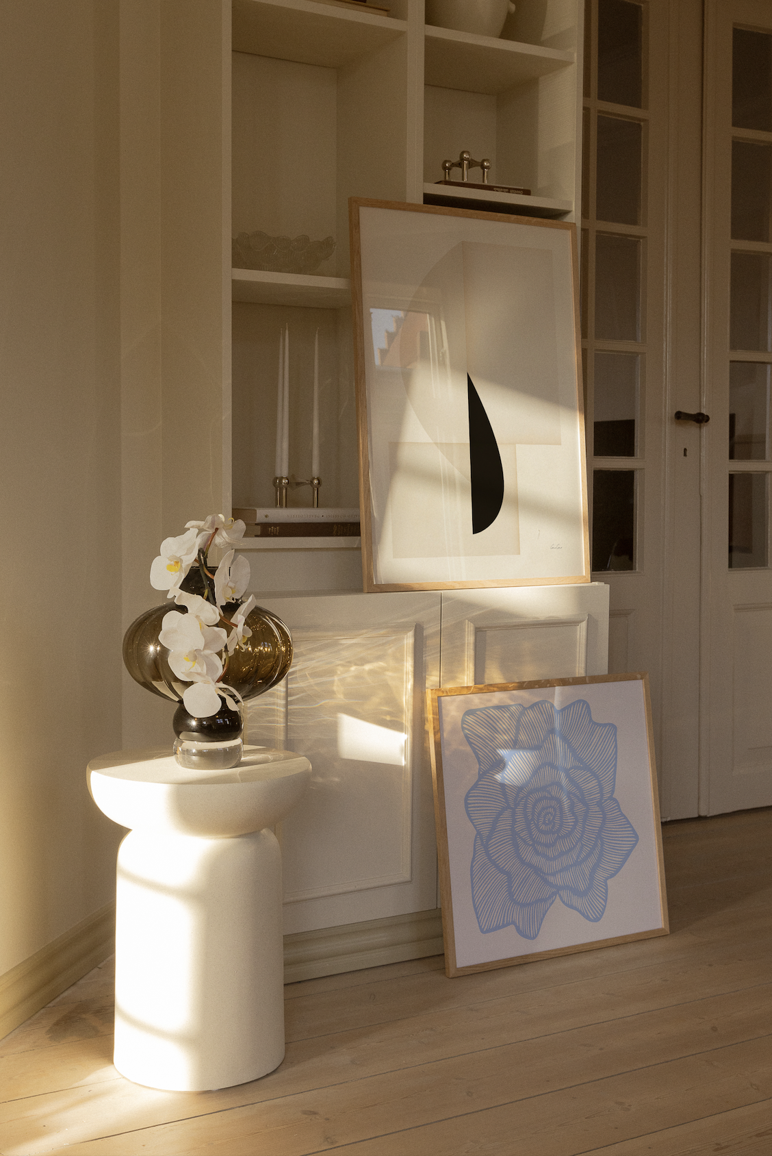 Minimalistische Kunstposter im Wohnzimmer
